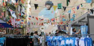 Carabinieri si fingono turisti e catturano ricercato nel cuore di Napoli