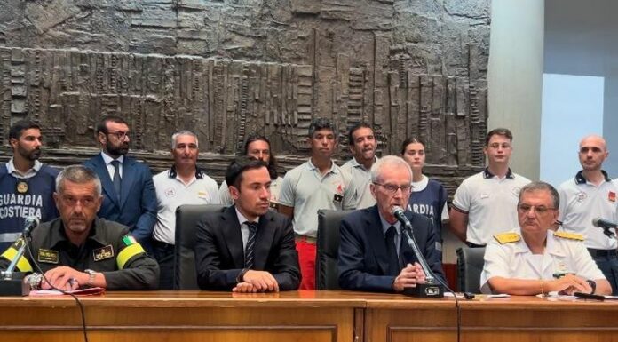 Naufragio Bayesian, Procura indaga per omicidio e naufragio colposo