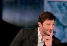 De Martino presenta il suo “Affari tuoi” tra vintage e tradizione
