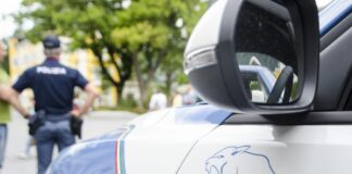 Bolzano, aggredisce sessualmente 2 ragazze e ferisce agenti. Arrestato