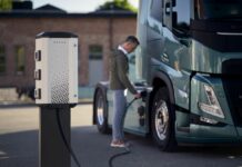 Volvo lancia un nuovo servizio per la ricarica dei camion elettrici