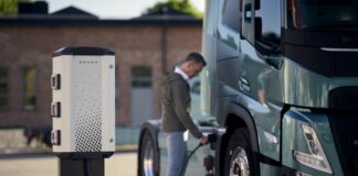 Volvo lancia un nuovo servizio per la ricarica dei camion elettrici