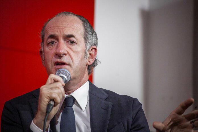 Milano - Feltrinelli, Piazza Duomo presentazione del libro del Presidente Luca Zaia, 'Ragioniamoci sopra. Dalla pandemia all'autonomia', con l'autore interviene Veronica Gentili