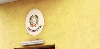 Roma, tenta di strangolare la fidanzata con cavo telefonino. Arrestato