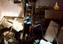 Crolla un solaio a Napoli per una fuga di gas, tre feriti
