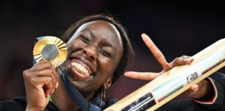 Murale Egonu deturpato, vandali schiacciati da solidarietà per Paola