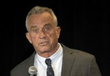 Usa, Robert F. Kennedy Jr ritira candidatura, appoggerà Trump