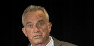 Usa, Robert F. Kennedy Jr ritira candidatura, appoggerà Trump