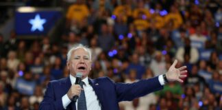 A Chicago i Democratici celebrano la gioia di “Coach Walz”