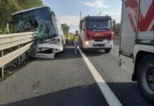 Pullman contro guardrail, un morto e quindici feriti sulla A1