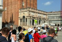 Al via a Venezia sanzioni per gruppi turistici superiori a 25 persone