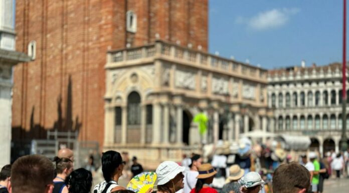 Al via a Venezia sanzioni per gruppi turistici superiori a 25 persone
