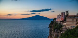 5 cose da fare in vacanza sulla Costiera Amalfitana Costiera Amalfitana al tramonto