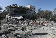 Gaza, almeno 11 morti in un raid israeliano