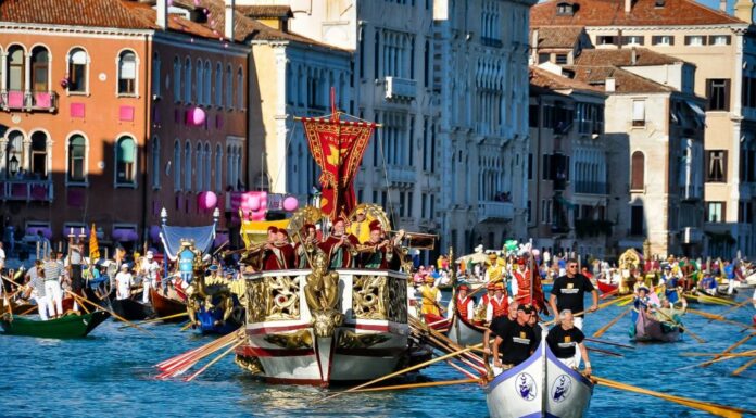 Regata storica, in Canal Grande si rinnova la festa della voga alla veneta