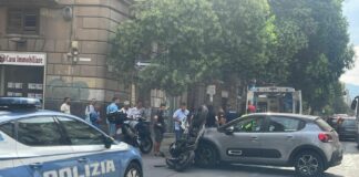 Spettacolare incidente stradale a Palermo, ferito motociclista