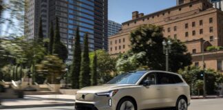 Debutta su strada il nuovo SUV Volvo EX90 100% elettrico