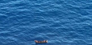 Naufragio di migranti a largo di Lampedusa, salvati in 7 e si cercano dispersi