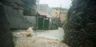 سوء الأحوال الجوية في ليجوريا وسط فيضانات وانهيارات أرضية