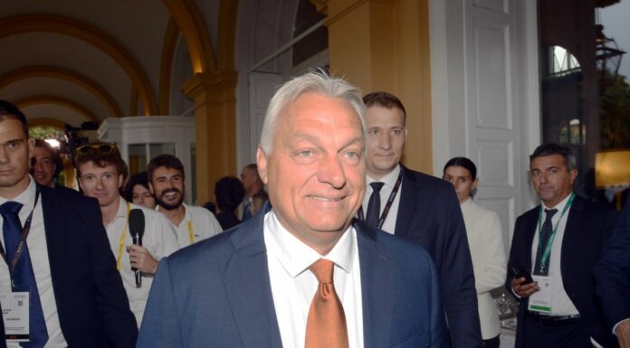 Ucraina, Orban “Per bloccare guerra serve comunicazione e cessate fuoco”