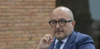 سانجيوليانو يستقيل.. وجولي وزير الثقافة الجديد