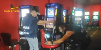 Varese, Guardia di Finanza chiude una sala slot. 4 denunce