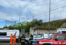 Treno passeggeri deraglia a Milano, feriti lievi