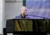 Polmonite interstiziale acuta per Baglioni, il suo Tour posticipato al 2027 / Video