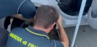 Trasportava in auto 28 chili di cocaina, arrestato corriere