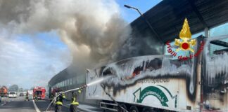 Milano, si incendia tir sulla A4 nessun ferito. Traffico rallentato