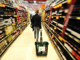 Consumi, cambia la composizione della spesa: più servizi e tempo libero