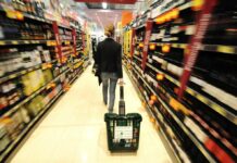 Ad aprile vendite al dettaglio stazionarie su base mensile
