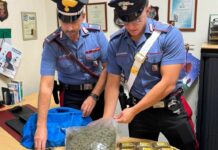 Borsa con oltre 4 chili di droga, due 22enni arrestati a Roma