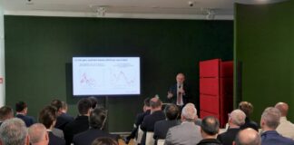 بنك انتيسا سان باولو الإيطالي يقدم برنامجًا بقيمة 10 مليارات دولار للشركات في تورينو