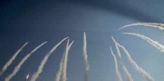 تواصل تبادل إطلاق الصواريخ بين إسرائيل ولبنان