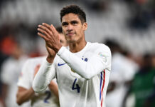 Varane annuncia il ritiro “Fiero del mio viaggio, resterò al Como”