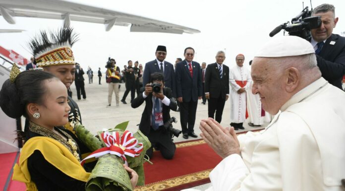 Papa Francesco arrivato in Indonesia, prima tappa viaggio apostolico