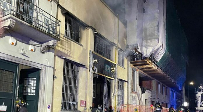 Incendio in un emporio cinese a Milano, morti tre giovani