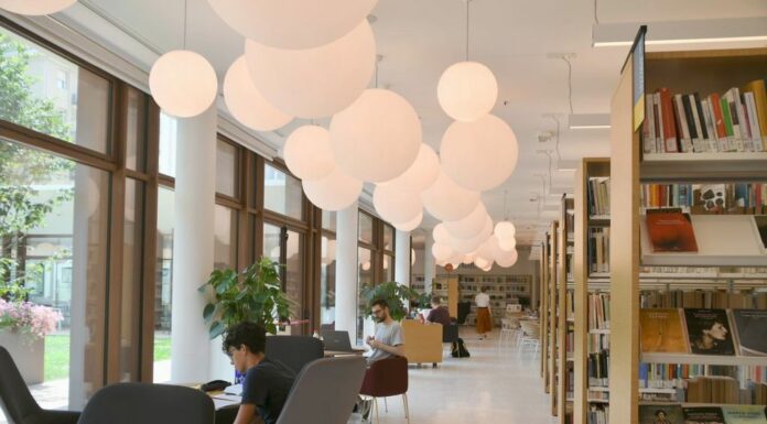 “Kafka”, il reading scenico di Mauro Covacich inaugura cartellone VEZzaMente