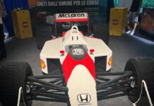 La replica in Lego della McLaren di Senna in sede Aci Milano fino a domenica