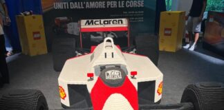 La replica in Lego della McLaren di Senna in sede Aci Milano fino a domenica