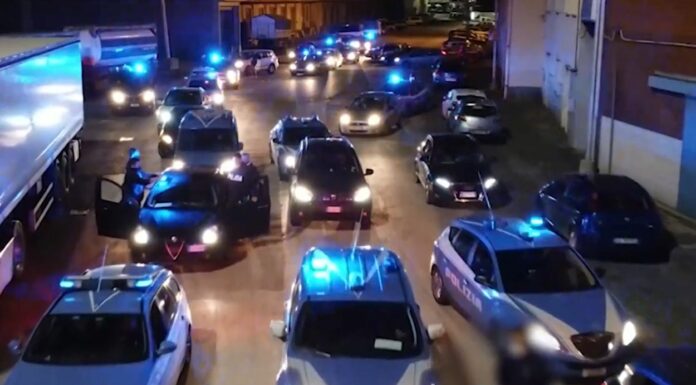 Blitz contro la camorra a Napoli, 60 arresti