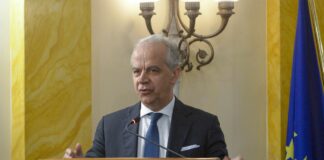 بيانتيدوسي يدعو لمواجهة التهديدات التي تواجه القيم الديمقراطية