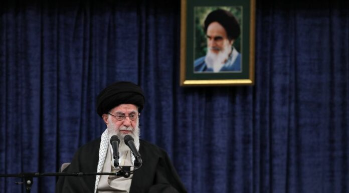 Khamenei “Israele non otterrà mai la vittoria su Hamas e Hezbollah”