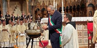 Lagalla accende la lampada votiva sulla tomba di San Francesco ad Assisi
