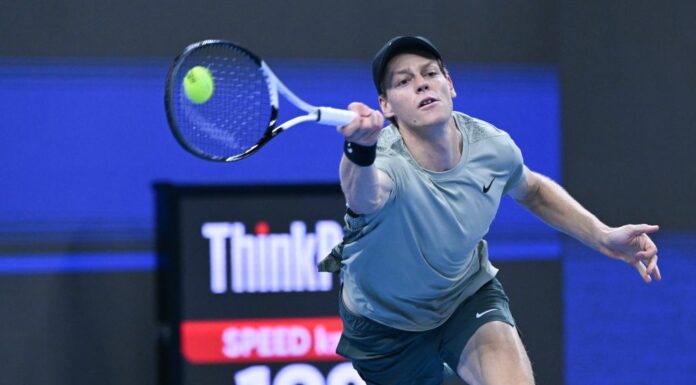 Sinner conquista gli ottavi a Shanghai, battuto Etcheverry