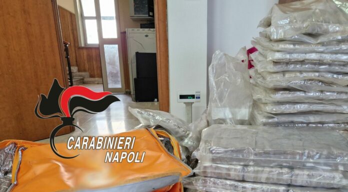 Sequestrati 190 chili di hashish, 2 rider della droga arrestati a Napoli