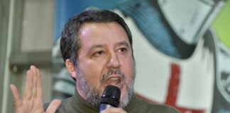 سالفيني يؤيد التشدد مع المهاجرين