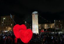 Tra ironia e polemiche inaugurata a Napoli “Tu si ‘na cosa grande”