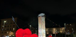 Tra ironia e polemiche inaugurata a Napoli “Tu si ‘na cosa grande”